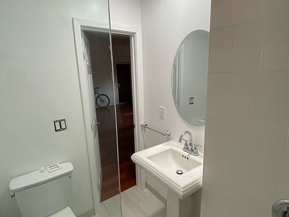 2nd image of 22321 Burbank Blvd