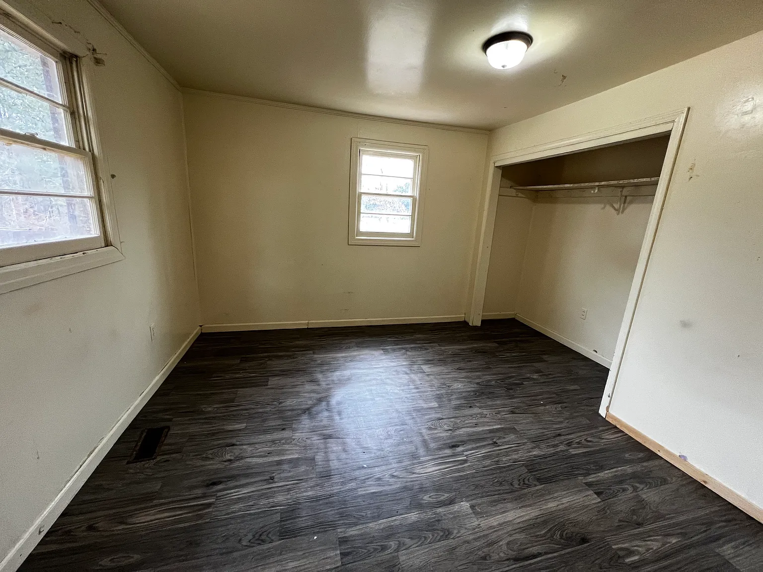320 Woodmarsh Ln — Photo 4