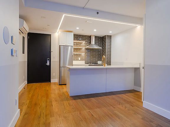 2nd image of 115 Stanwix St #613
