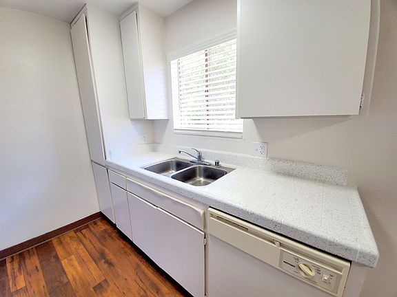 5th image of 434&456 458 S Mollison Ave #36