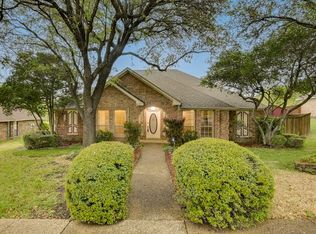 837 Robin Meadow Dr, Desoto, TX 75115