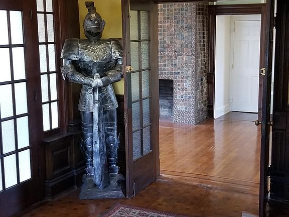 4th image of 6223 Linwood Ave #1