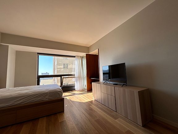 2nd image of 1177 California St #1911