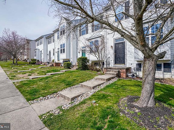 3rd image of 4423 Danbury Sq