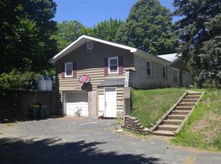 2 Meadowview Dr, Troy, NY 12180