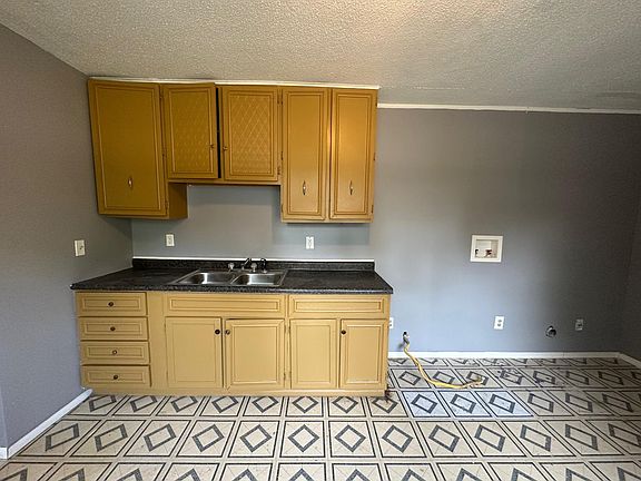 4th image of 904 Shasta Dr