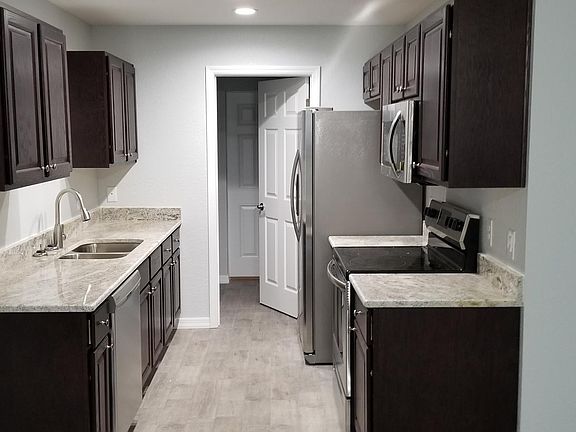 5th image of 2907 Park St