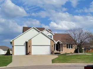 2034 Sundance Ln, North Mankato, MN 56003