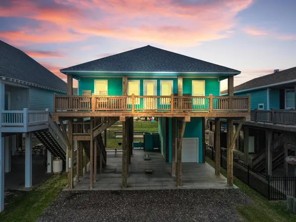 1221 Gulf Rd, Crystal Beach, TX 77650