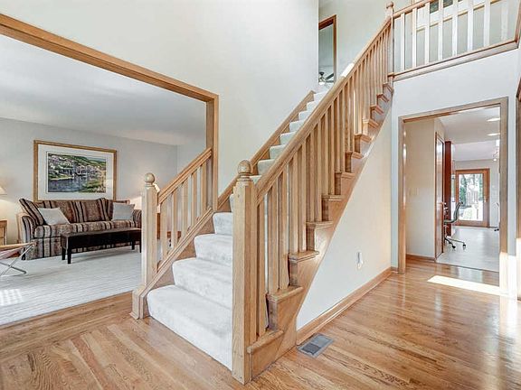 3rd image of 8225 Farwick Ct