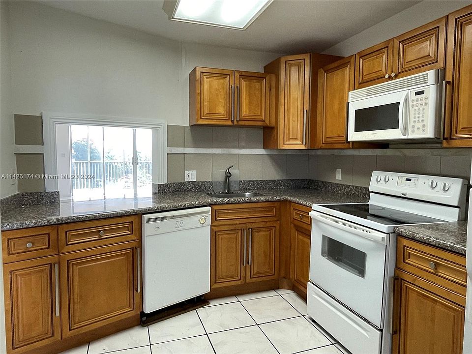 1st image of 1770 NE 191st St #6021