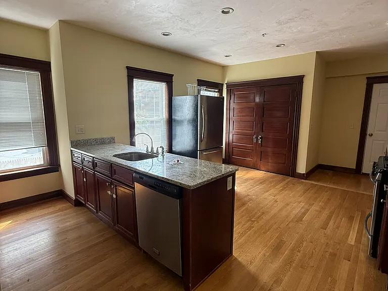 32 Woodbine St #1 — Photo 10