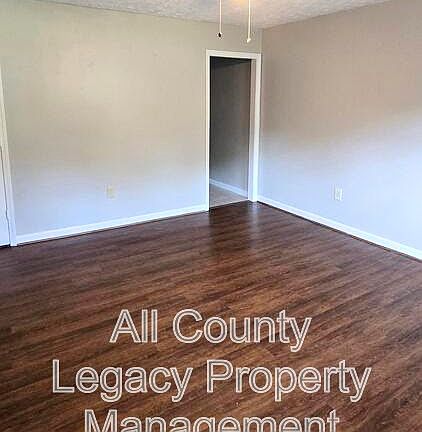 3rd image of 26 Maria Cir