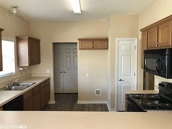 5th image of 33153 Stables Dr #B