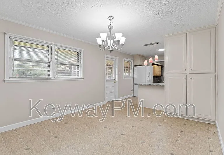 133 Belair Rd — Photo 4