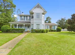 10100 Iroquois Dr, Ocean Springs, MS 39564
