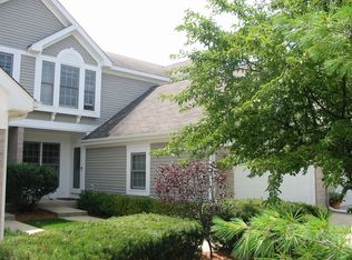 653 Kendallwood Ct #653, Crystal Lake, IL 60014