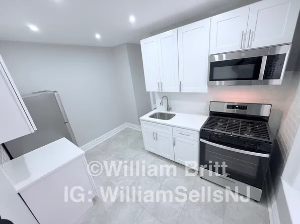 165 West 48th Street image 1 of 20