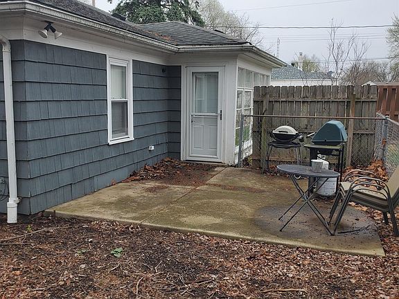 4th image of 308 E Apple Orchard Rd