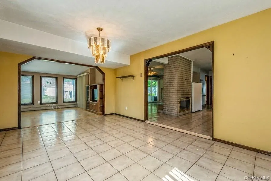 4 bed, 2.0 bath, 1462 sqft, $4,500 — Photo 2