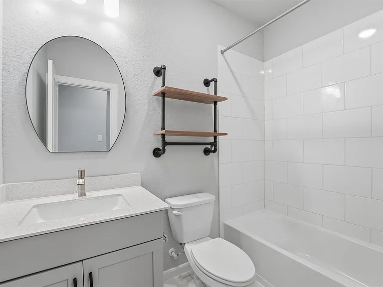 1338 Lakeside Creek Rd — Photo 8