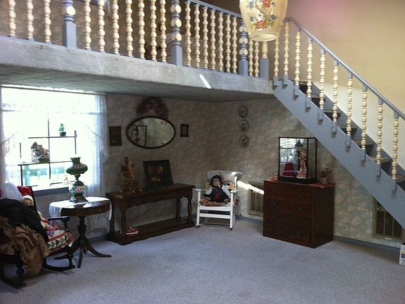 3rd image of 114 Laurel Park Dr