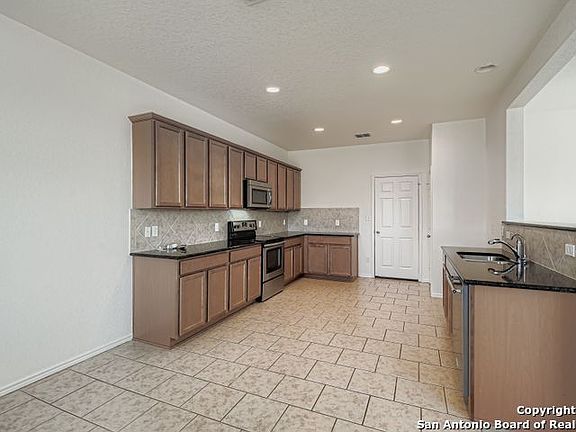 5th image of 10331 Castello