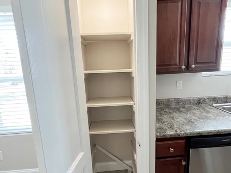 Avondale I Apartments — Photo 8