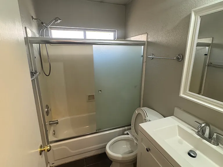 5022 E Holmes Ave — Photo 11