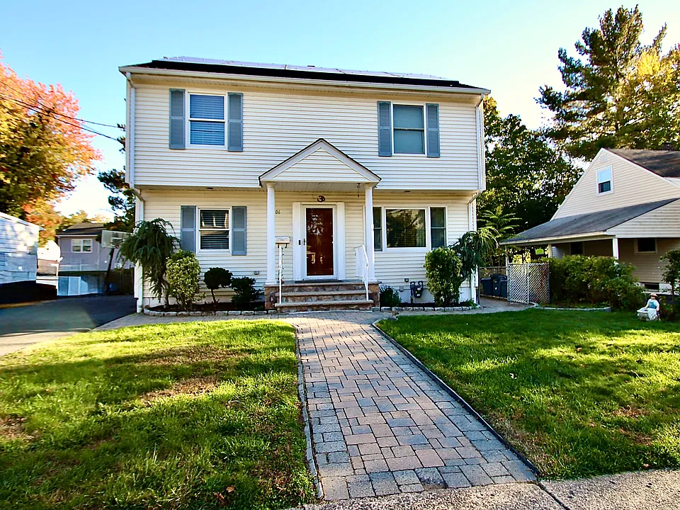 32-06 Norwood Dr