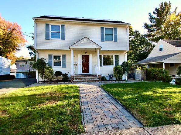 32-06 Norwood Dr