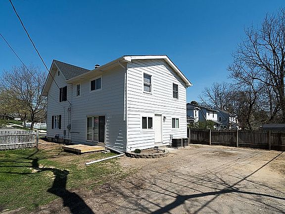 3rd image of 1217 Miller Ave