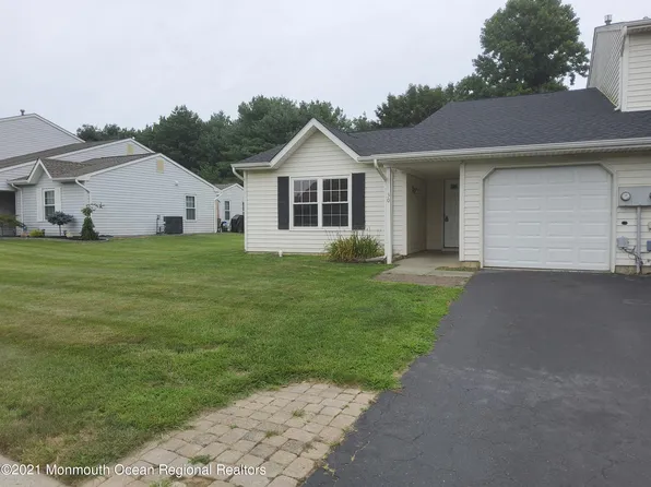 30 Harbor Cir, Freehold, NJ 07728