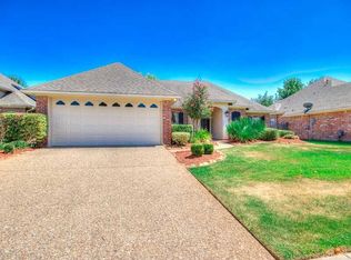 110 Devereaux Dr, Bossier City, LA 71111