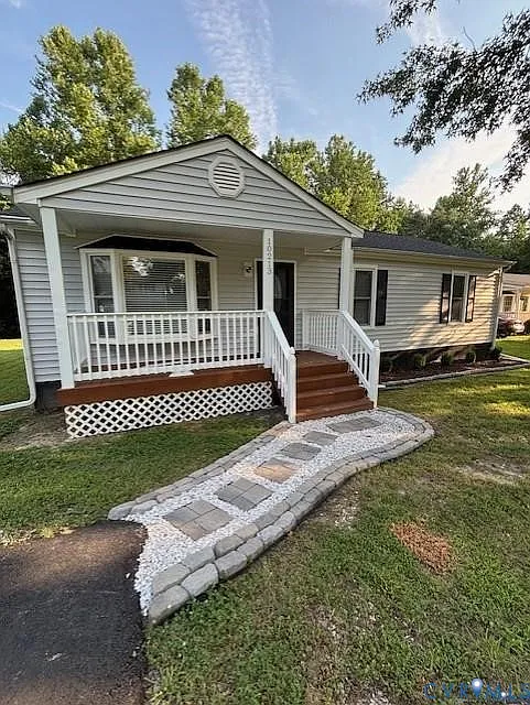 3 bed, 1.5 bath, 1104 sqft, $1,900 — Photo 1