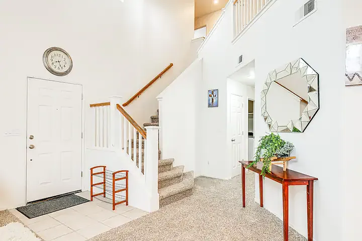 708 Champagne Ct — Photo 5