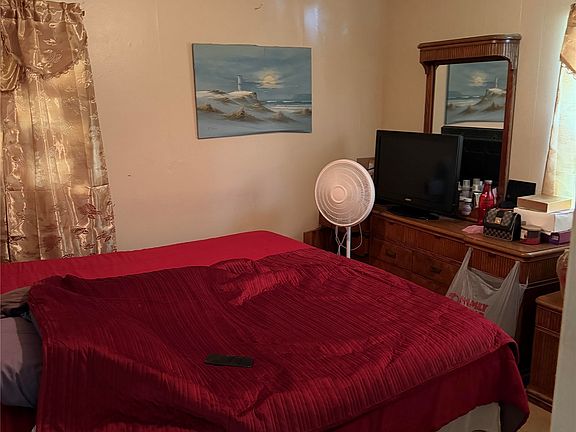 5th image of 2772 Rosemont St