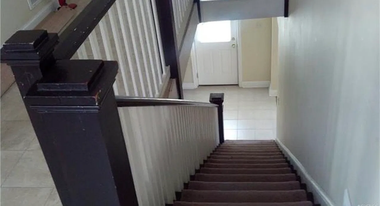 5 bed, 2054 sqft, $2,995 — Photo 2