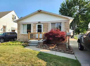 19261 Birmingham St, Roseville, MI