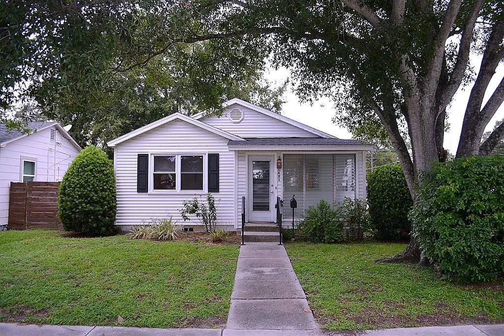 2 bed, 1.0 bath, 786 sqft, $2,500 — Photo 1