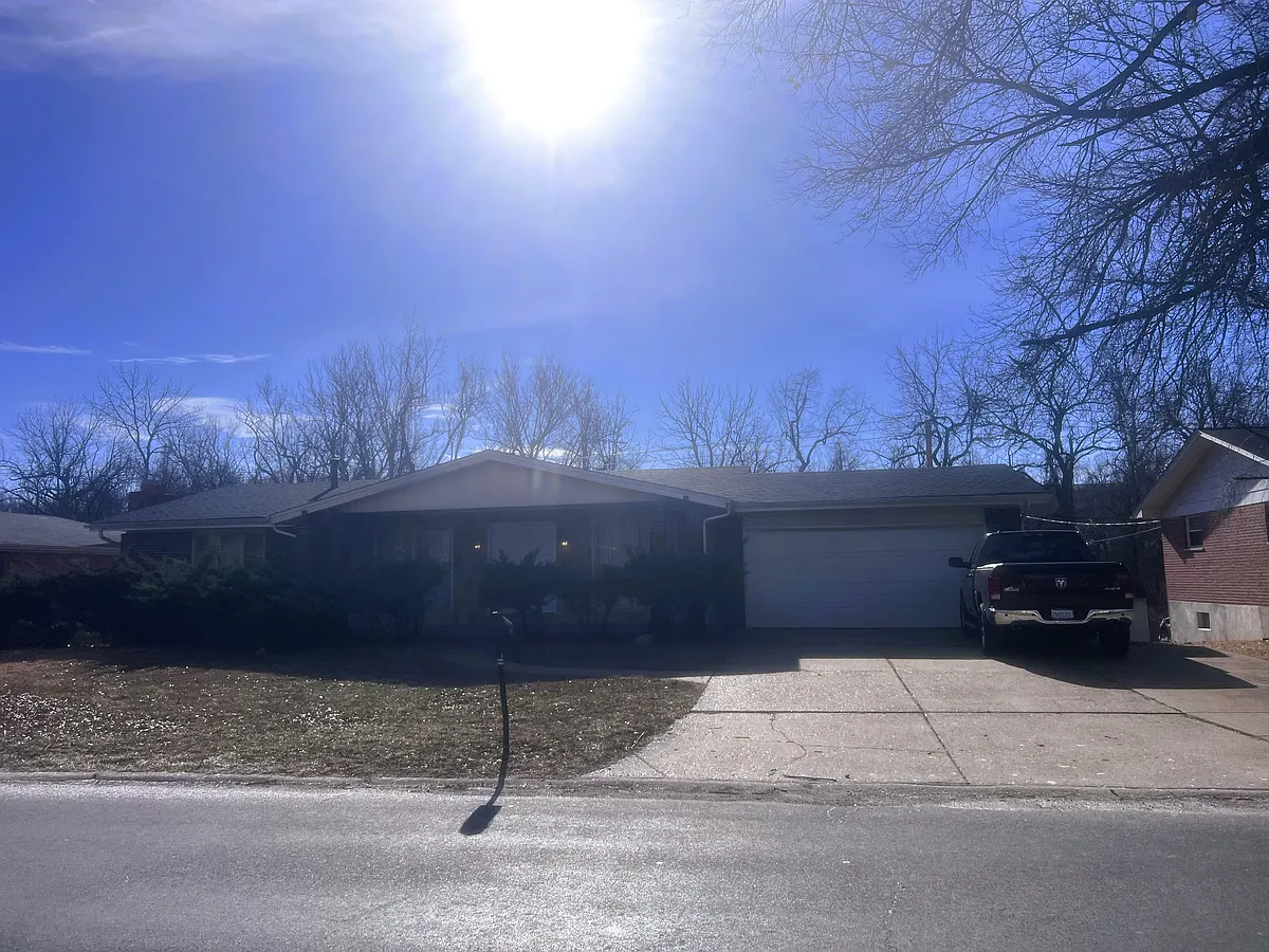 Building Photo - 2026 Claudine Dr