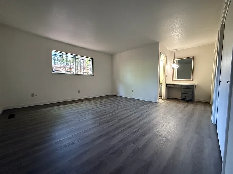 604 Rose Ave #606 — Photo 11