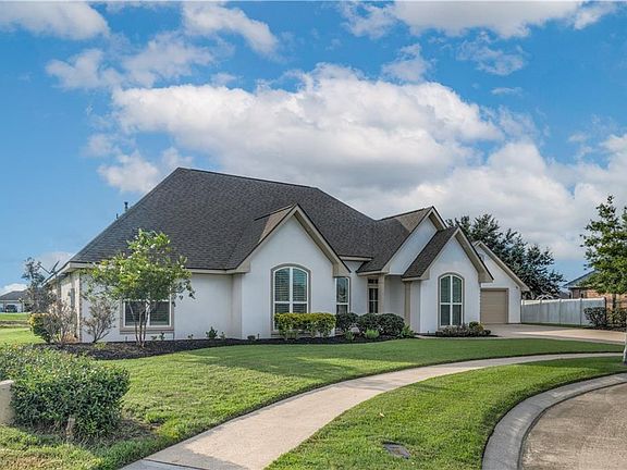 3rd image of 118 Lac Segnette Dr