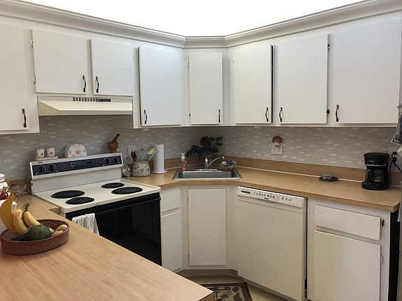 4th image of 315 Knotty Pine Cir #B1-1