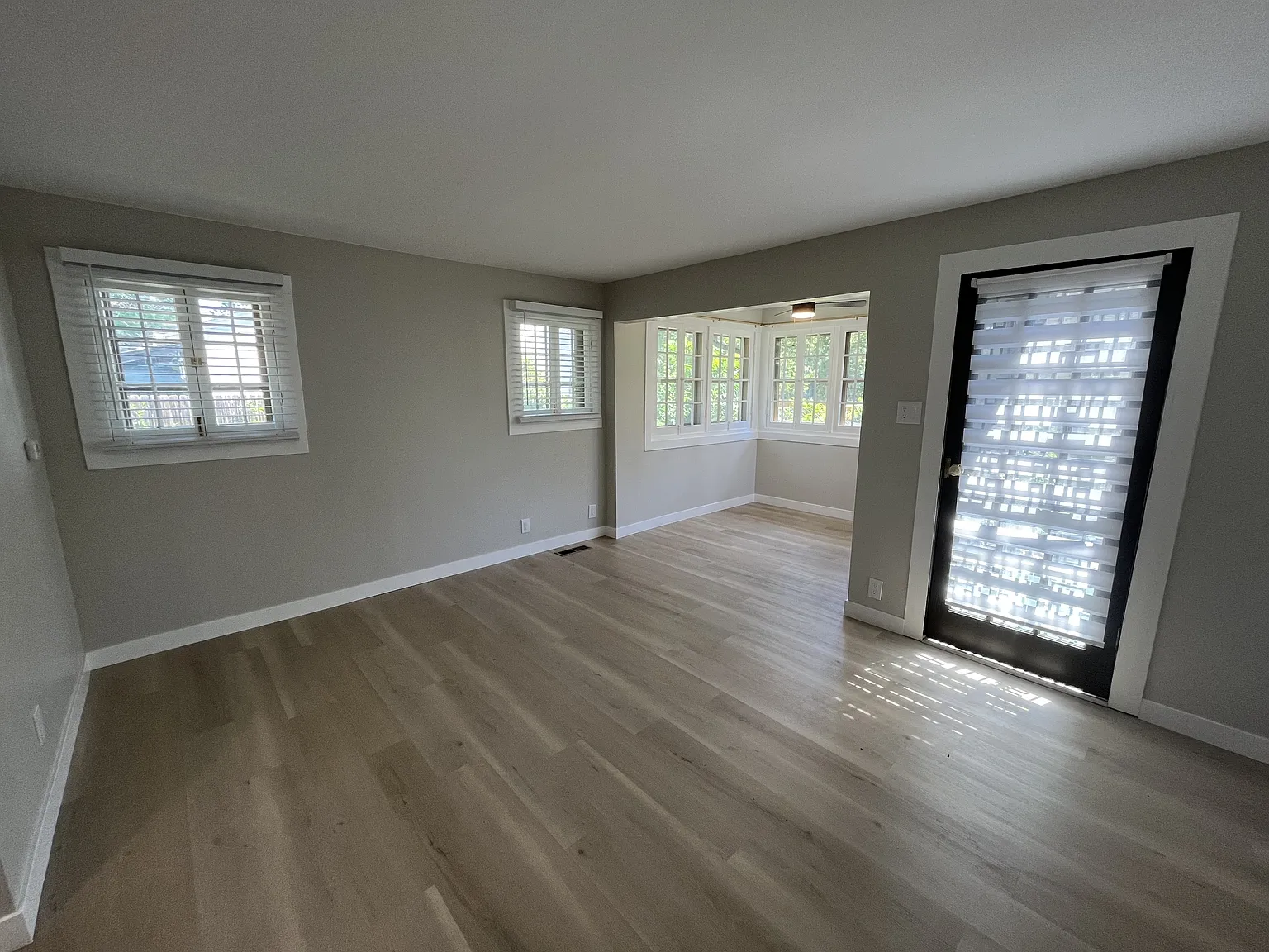1649 Roslyn St - - — Photo 4