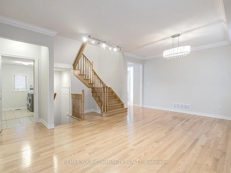 76 Ivy Glen Dr — Photo 9
