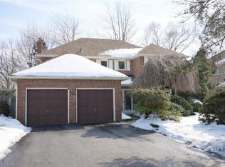 700 Fieldstone Rd, Mississauga, ON L5C3M5