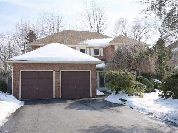 700 Fieldstone Rd, Mississauga, ON L5C 3M5