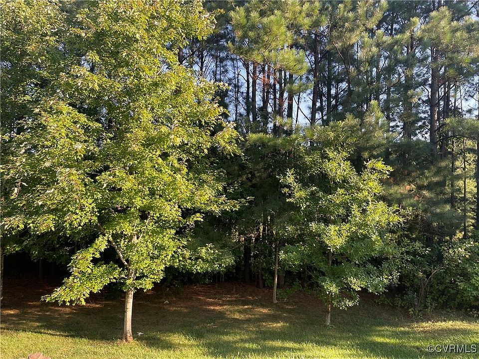 2nd image of 831 Parkland Pl