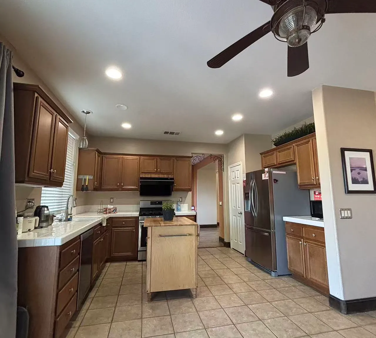 4 bed, 2.5 bath, 2255 sqft, $3,200 — Photo 3